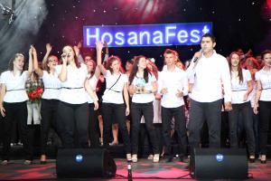 Skupina &#187;Damjan&#171; iz Vukovara pobjednik je šestog Festivala hrvatskih duhovnih pjesama HosanaFest 2011., održanog u nedjelju u subotičkoj Dvorani sportova.
