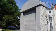 Polaganje venaca na spomenik stradalih Jevreja kod nekadašnjeg geta u Subotici