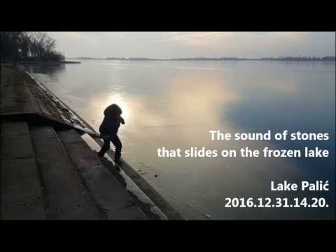 Zvuk kotrljanja kamenčića po ledu jezera